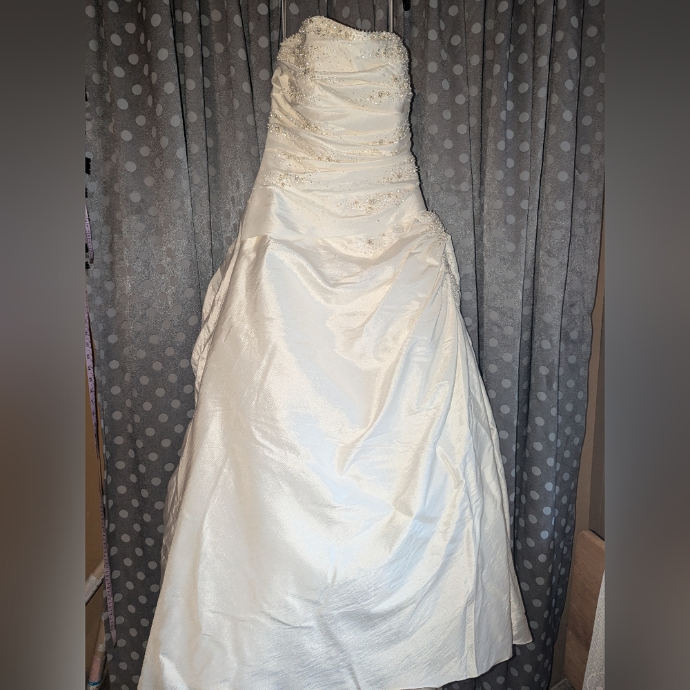 The DIAMOND COLLECTION Strapless Sequin Wedding Dress 12P - Picture 9 of 17